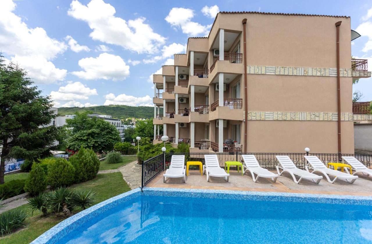 Hotel Naslada バルチク エクステリア 写真