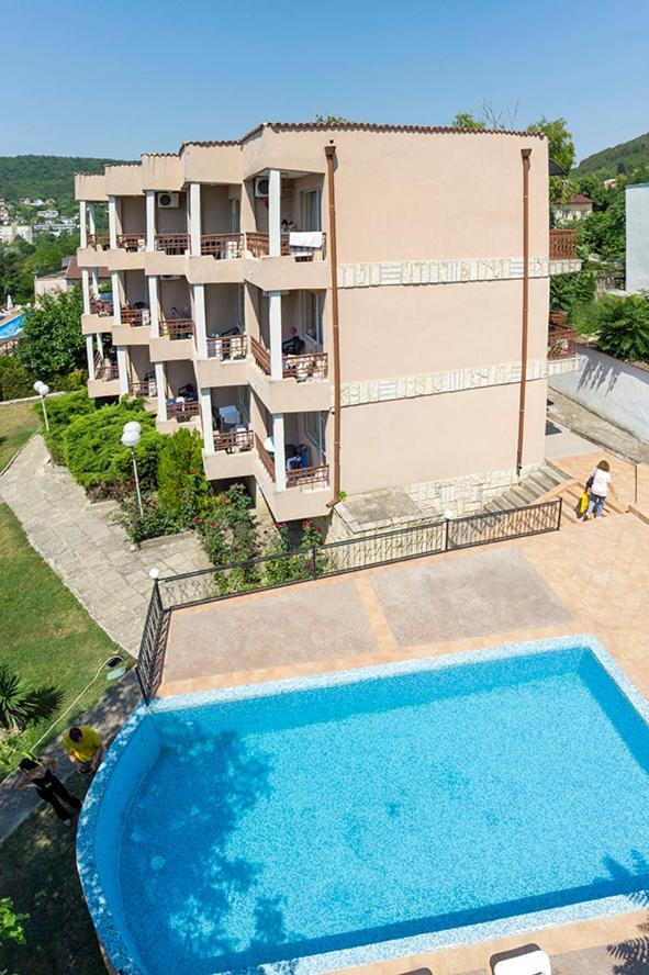 Hotel Naslada バルチク エクステリア 写真