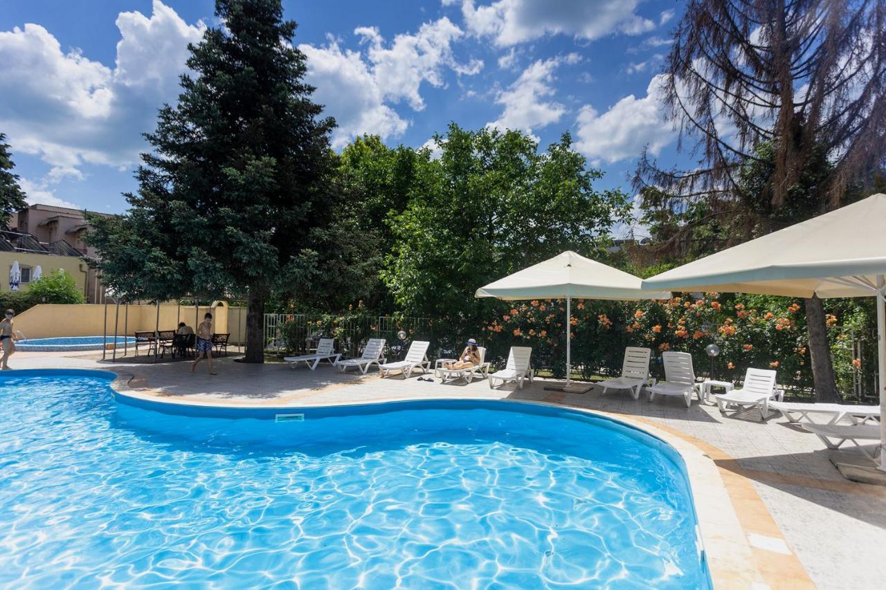 Hotel Naslada バルチク エクステリア 写真