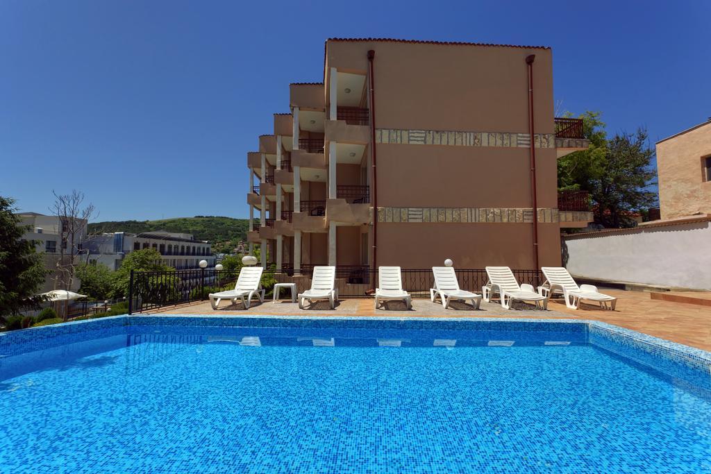 Hotel Naslada バルチク エクステリア 写真