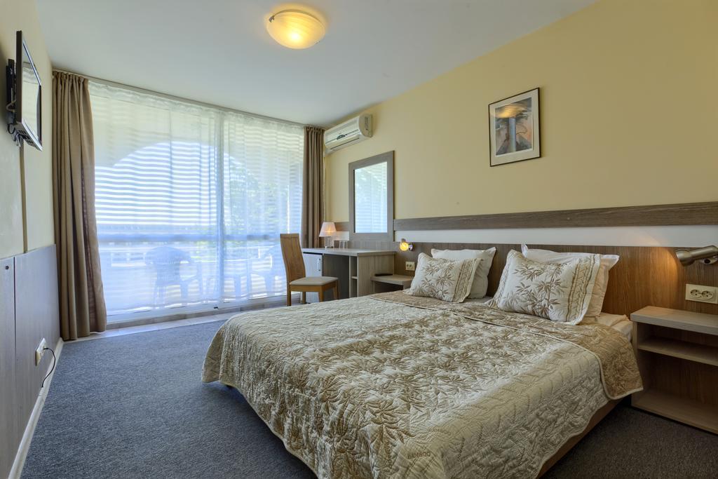 Hotel Naslada バルチク エクステリア 写真