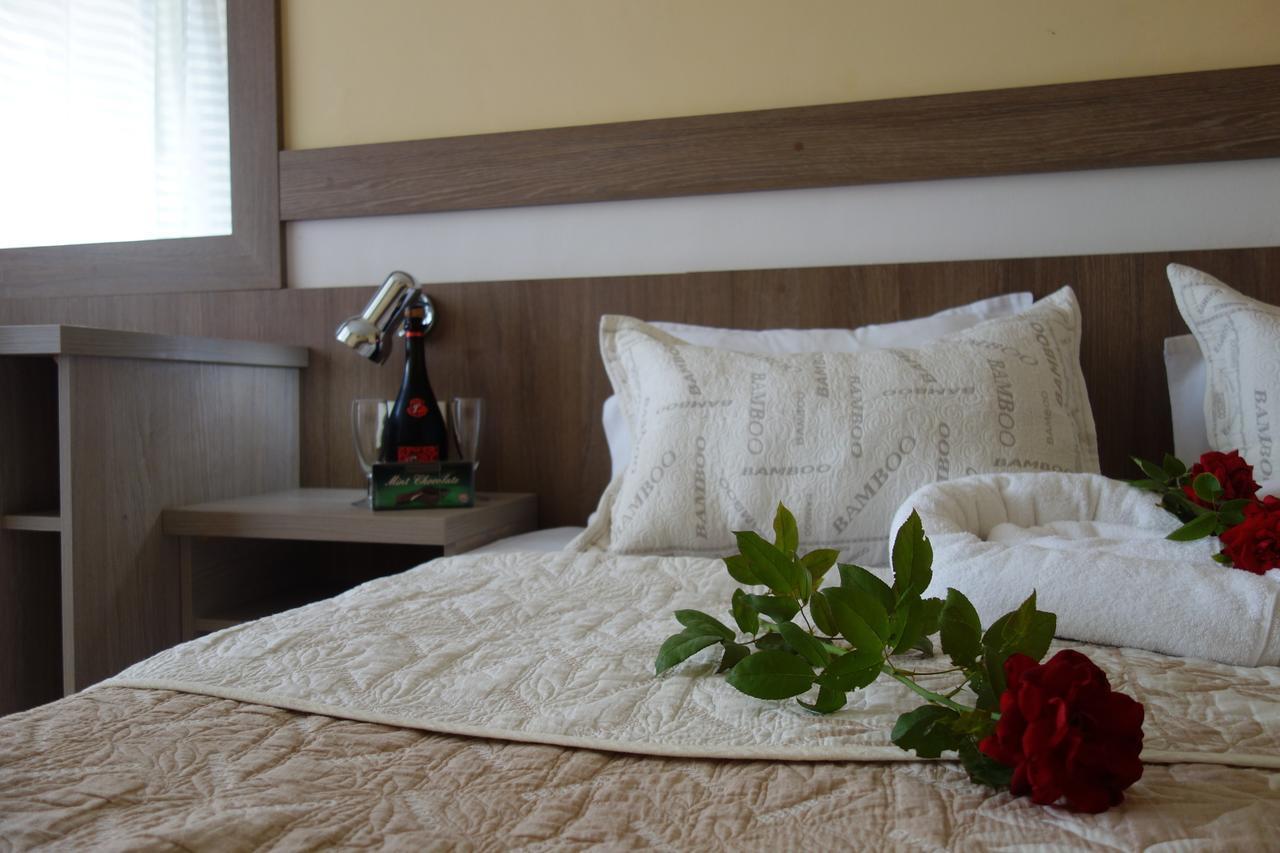 Hotel Naslada バルチク エクステリア 写真